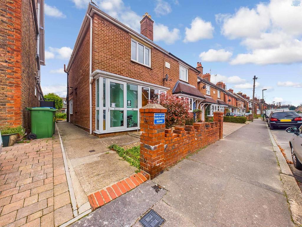 Swindon Road, Horsham 2 bed semidetached house £350,000