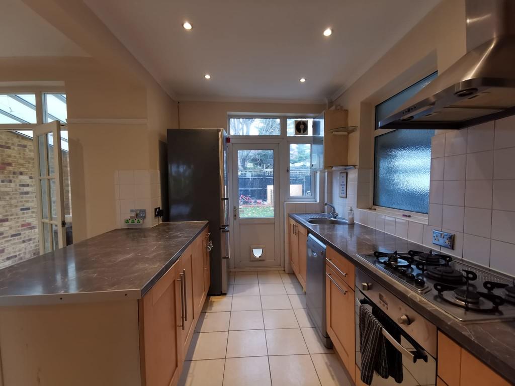Tregenna Avenue, Harrow 4 bed semidetached house £2,200 pcm (£508 pw)