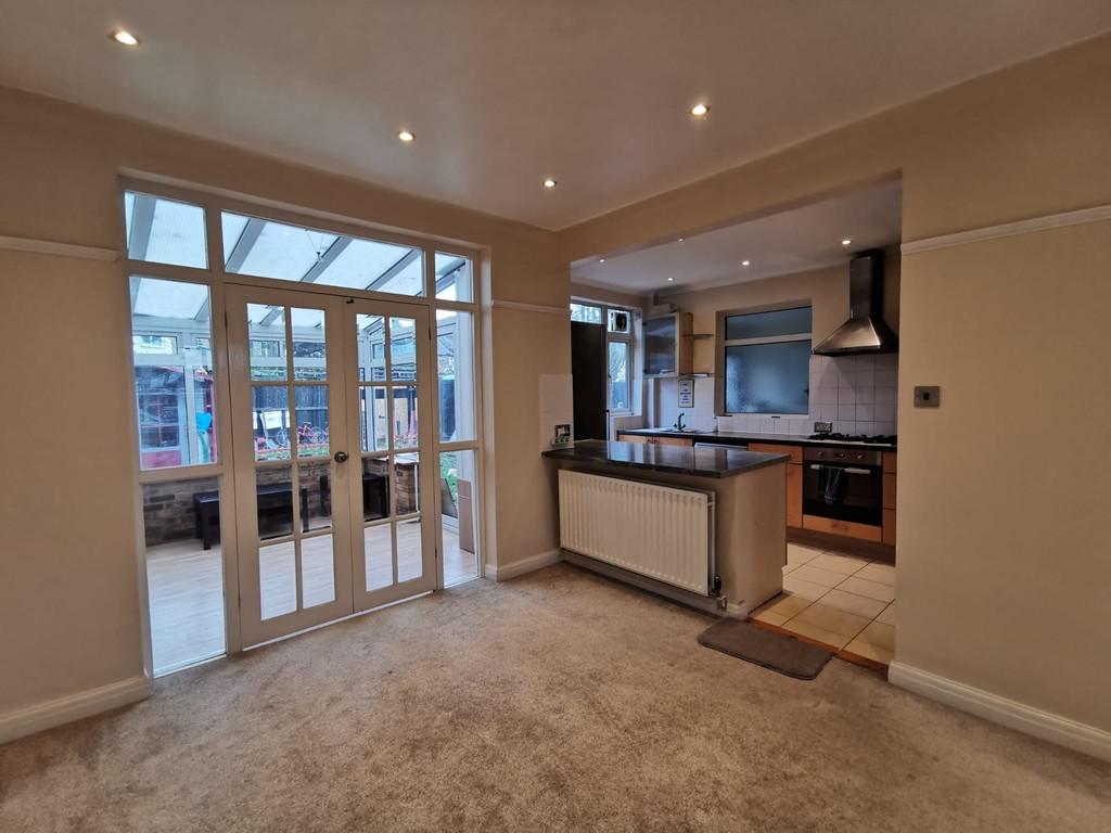 Tregenna Avenue, Harrow 4 bed semidetached house £2,200 pcm (£508 pw)