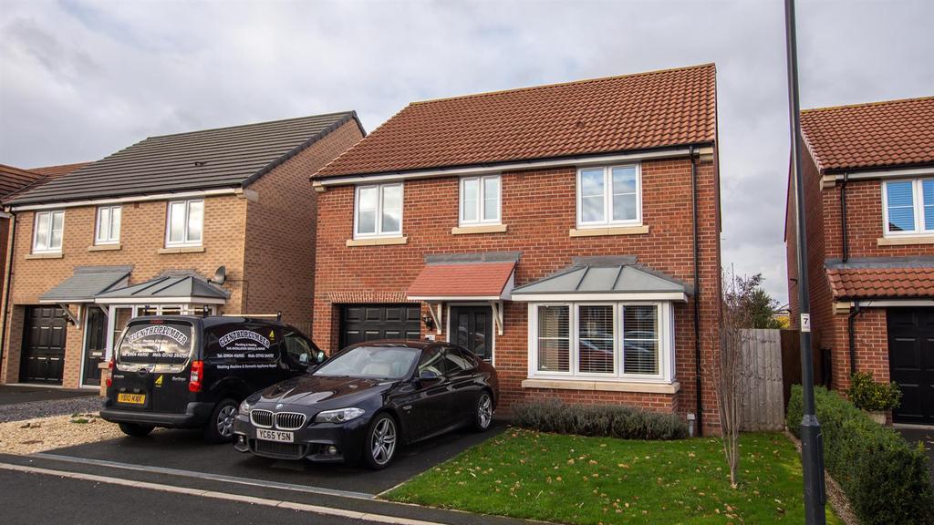 Abbott Close, Easingwold, York, YO61 3QY 4 bed detached house £1,600