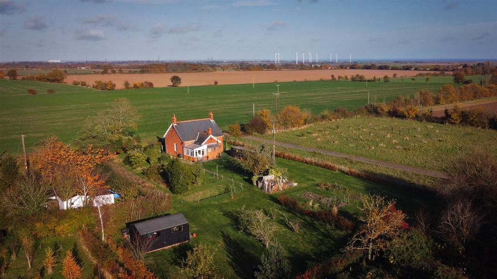 Grange Road, Tillingham 4 bed detached house £500,000