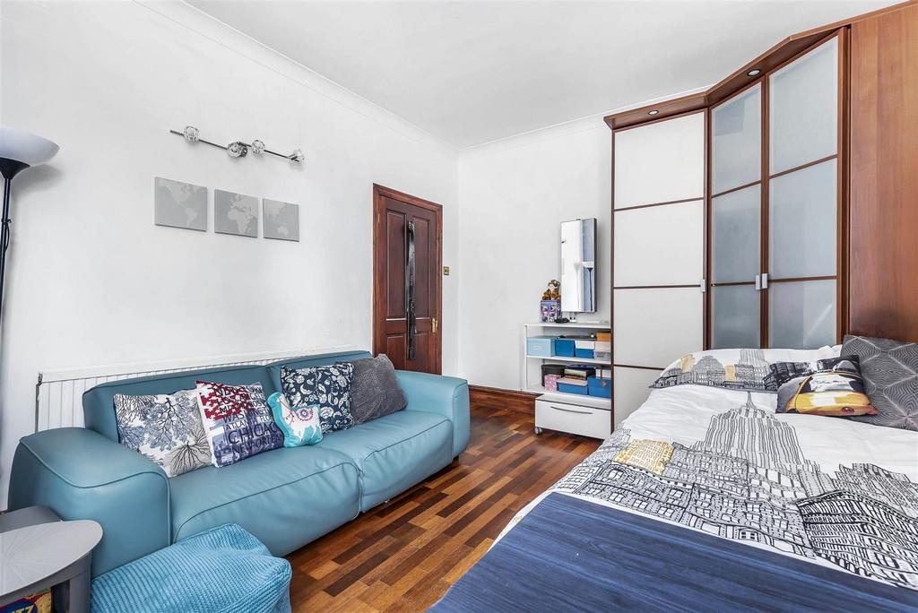 Front room 1.jpg