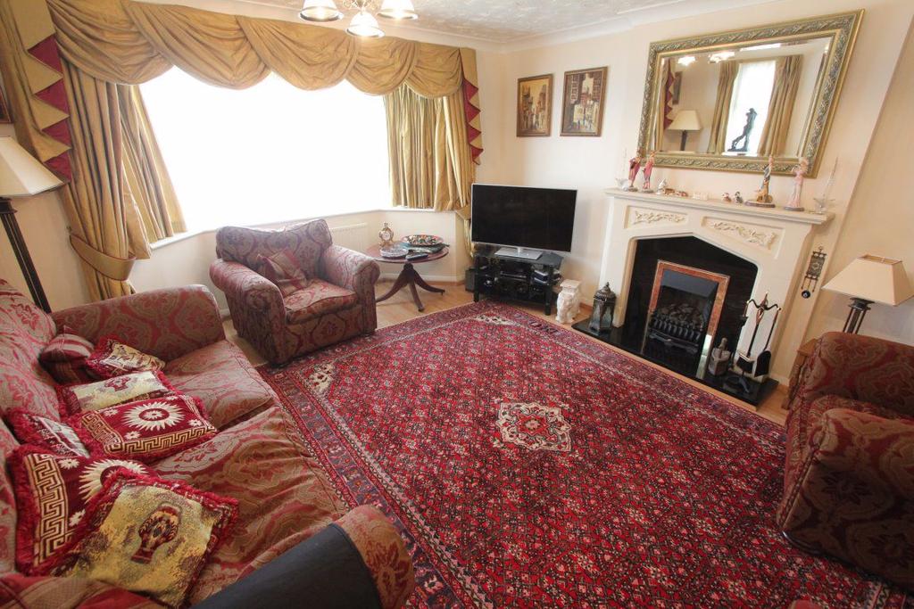 Belfry Close, Burbage 4 bed detached house £1,250 pcm (£288 pw)