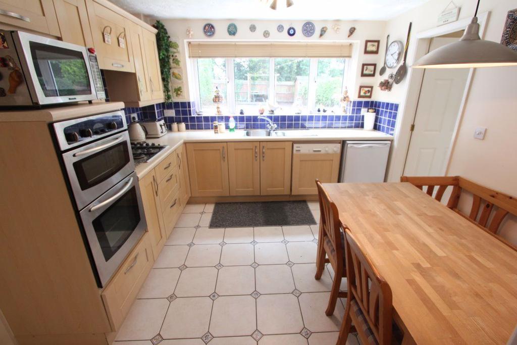 Belfry Close, Burbage 4 bed detached house £1,250 pcm (£288 pw)