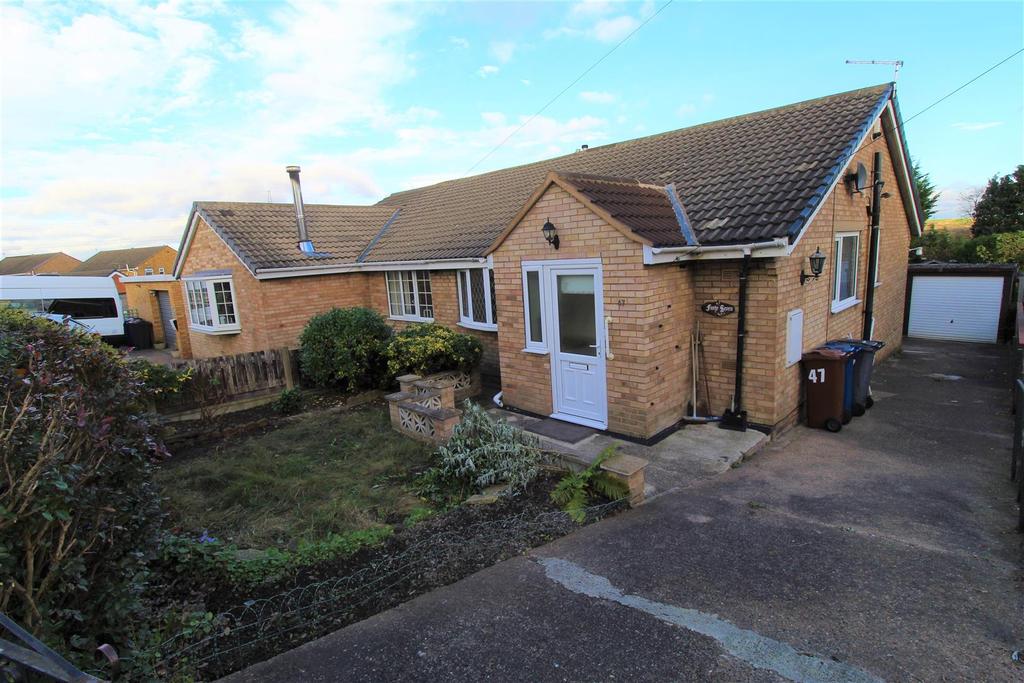 Wood Lane, Carlton, Barnsley. S71 3JQ 2 bed semidetached bungalow £