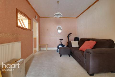 27 Park Crescent, Hornchurch, RM11 1BJ