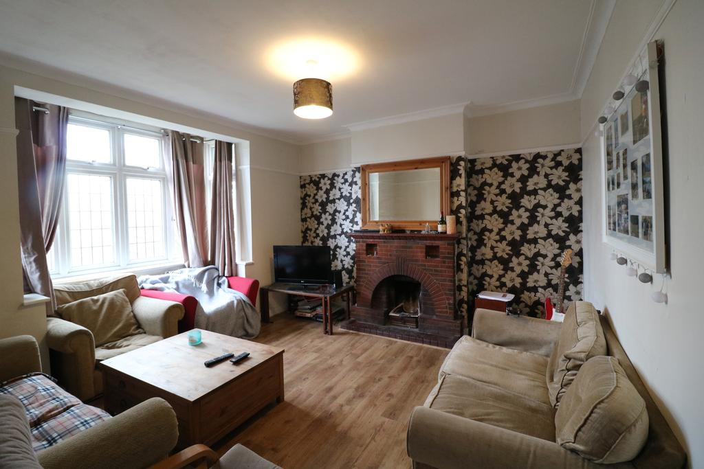 Northwood Avenue, Purley CR8 4 bed semidetached house £585,000