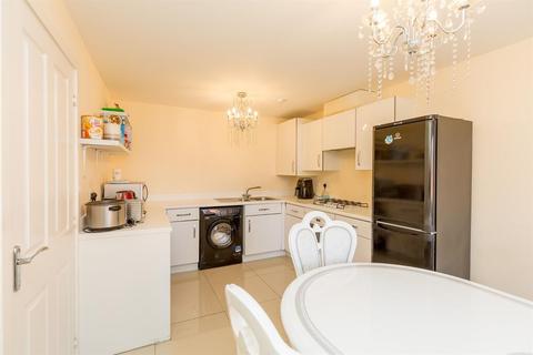 32 Balmoral Close, Northampton, NN5 4WA
