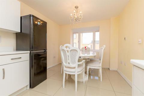 32 Balmoral Close, Northampton, NN5 4WA