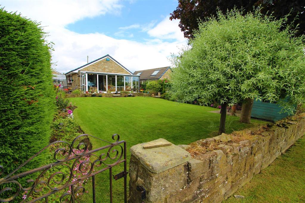 Westfield Avenue, Skelmanthorpe... 3 bed detached bungalow £375,000
