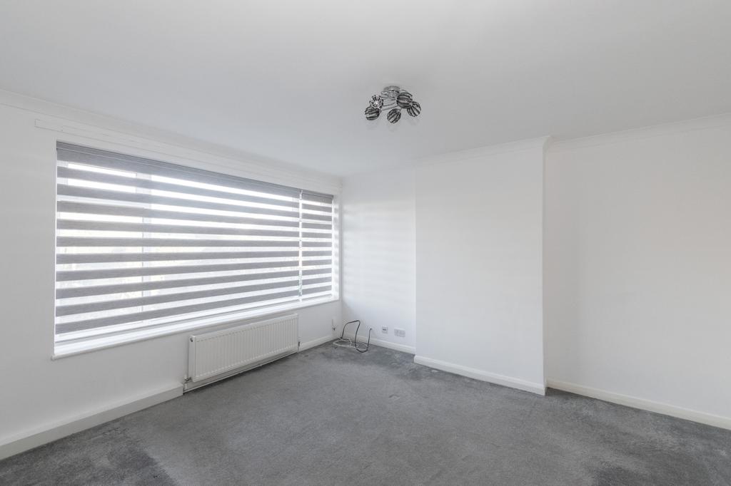 Birkdale Drive, Leeds, LS17 7RU 3 bed detached house £1,500 pcm (£346 pw)