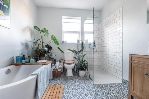 19 Enmore Avenue, London, SE25 5LG