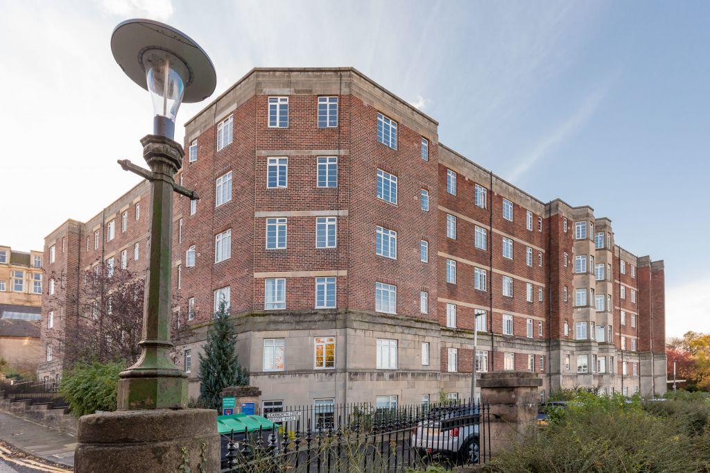 47 Learmonth Court, Edinburgh, EH4 1PD 2 bed flat £265,000