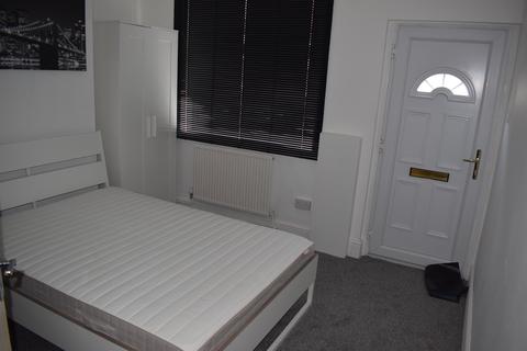 4 bedroom terraced house to rent - Guildford Street, Stoke-on-Trent ST4