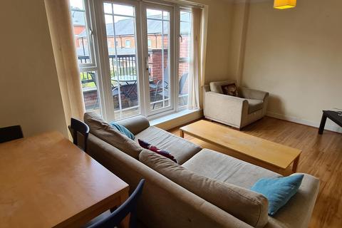 3 bedroom townhouse to rent, Mackworth Street, Hulme, Manchester, M15 5LP