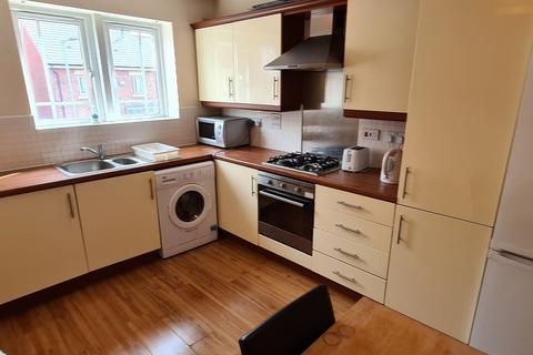 3 bedroom townhouse to rent, Mackworth Street, Hulme, Manchester, M15 5LP