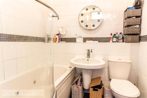 29 Averon Rise, Oldham, OL1 4NX
