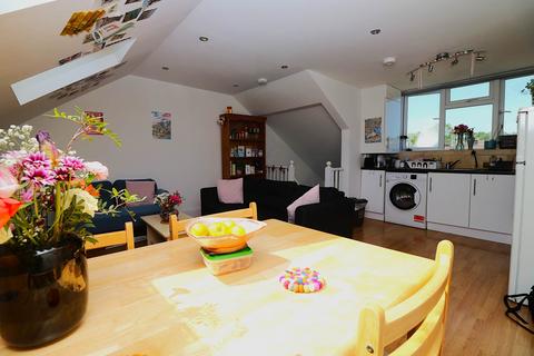 2 bedroom flat to rent, Fairbridge Road, London