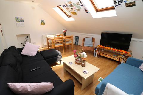 2 bedroom flat to rent, Fairbridge Road, London