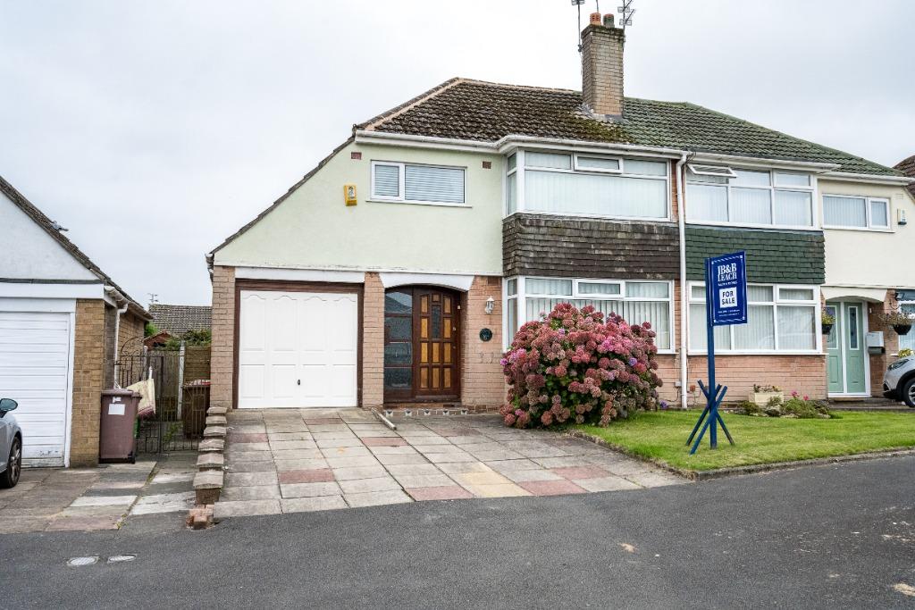 Avon Road, Billinge, WN5 3 bed semidetached house £225,000