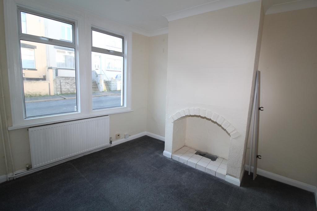 Glencoe Road, Chatham, Kent, ME4 3 bed terraced house £995 pcm (£230 pw)