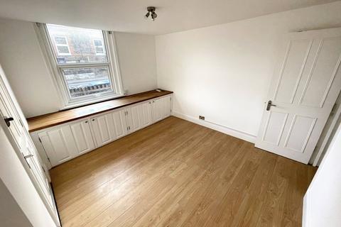 1 bedroom apartment to rent - Queens Road, East Grinstead, West Sussex, RH19