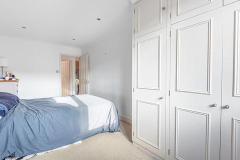 Flat B, 30 Holly Grove, London, SE15 5DF