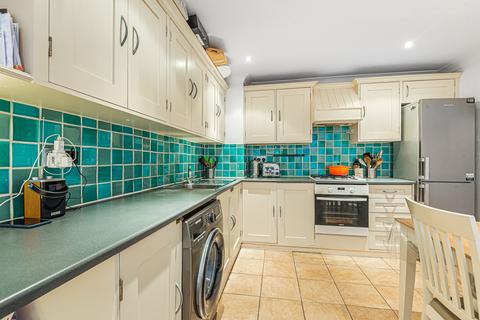 Flat B, 30 Holly Grove, London, SE15 5DF