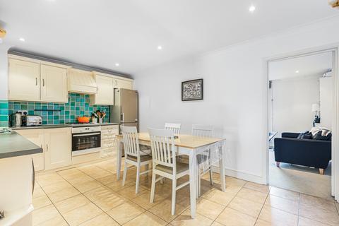 Flat B, 30 Holly Grove, London, SE15 5DF