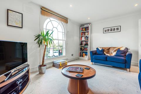 Flat B, 30 Holly Grove, London, SE15 5DF