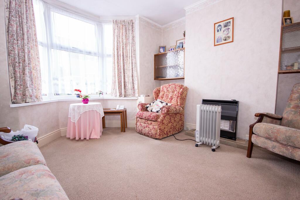 Kings Road, East Cowes 3 bed end of terrace house £170,000