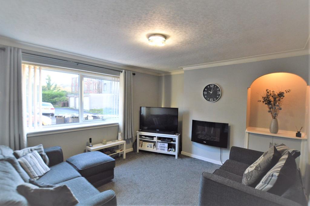 G/L 1 Kelburn Court, LARGS, KA30 8HN 1 bed ground floor flat £71,000
