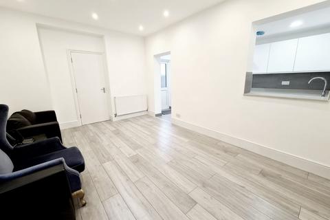 3 bedroom flat to rent, Westbury Avenue, Turnpike Lane
