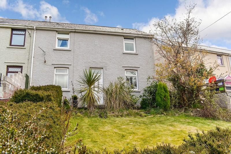 Heol Tynton, Llangeinor, Bridgend... 3 bed semidetached house £135,000