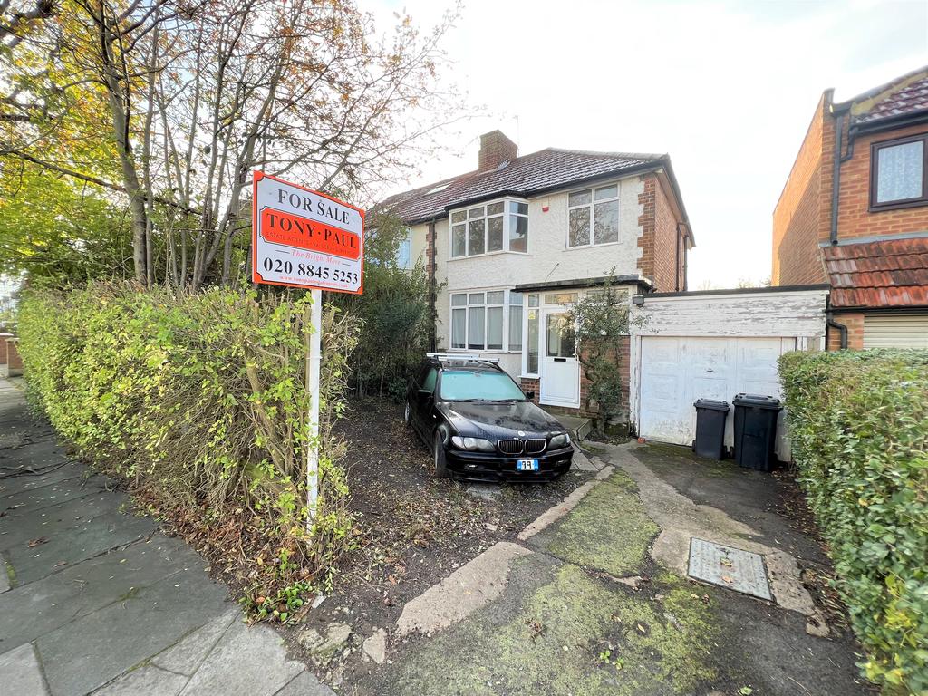 Sandringham Road, Northolt UB5 3 bed semidetached house £525,000