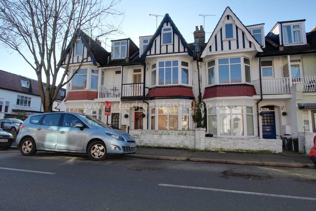 Pall Mall, Leigh On Sea 3 bed to rent £1,400 pcm (£323 pw)