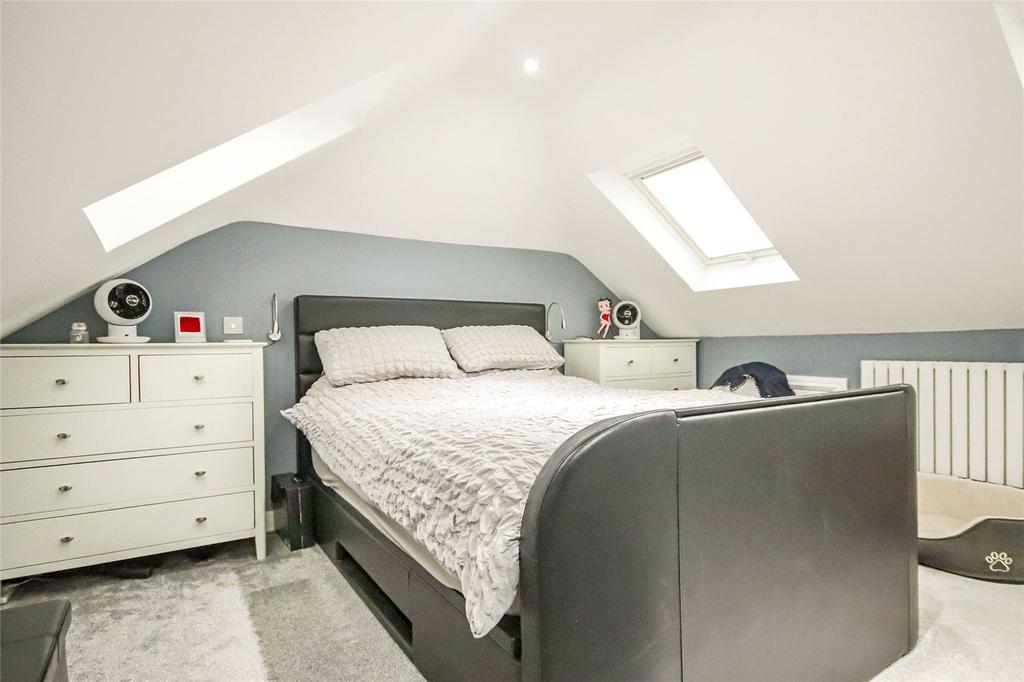 Dunford Place, Temple Park, Binfield... 5 bed detached house £700,000