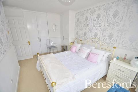 15 Flamingo Walk, Hornchurch, RM12 5QP