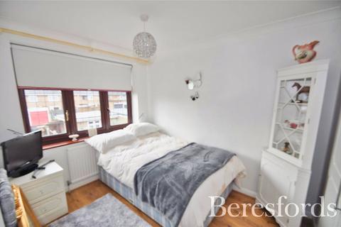 15 Flamingo Walk, Hornchurch, RM12 5QP