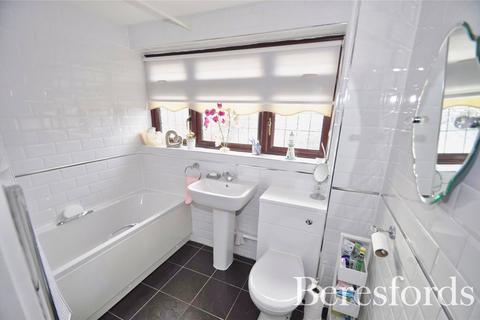 15 Flamingo Walk, Hornchurch, RM12 5QP