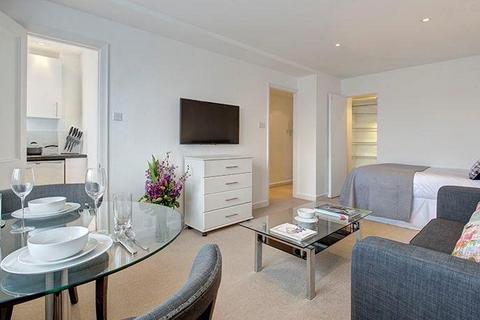 Studio to rent, Hill Street, Mayfair