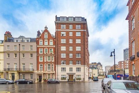 Studio to rent, Hill Street, Mayfair