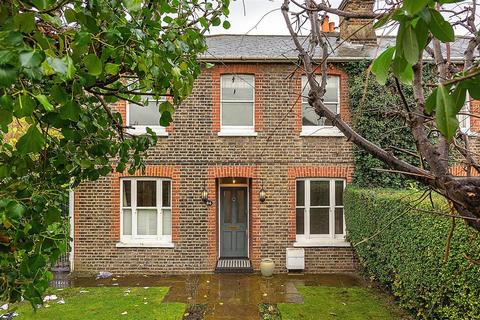 4 bedroom semi-detached house to rent - Richmond Road, SW20