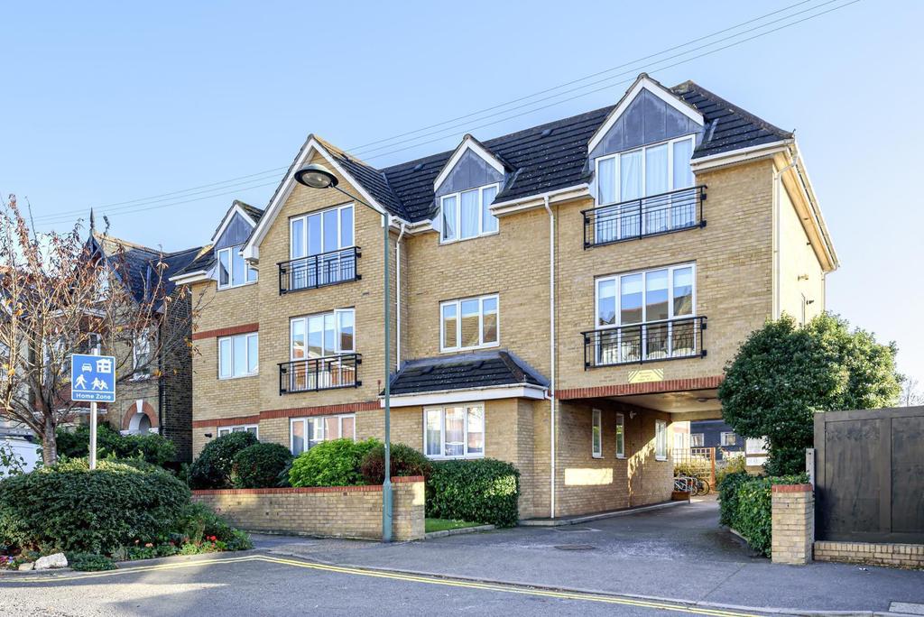 Road, Kingston Upon Thames, KT2 2 bed flat £1,500 pcm (£346 pw)