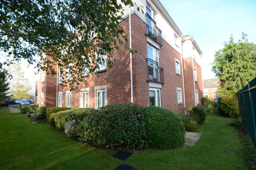 Regal Court, Bythesea Road, Trowbridge 2 bed retirement property £150,000