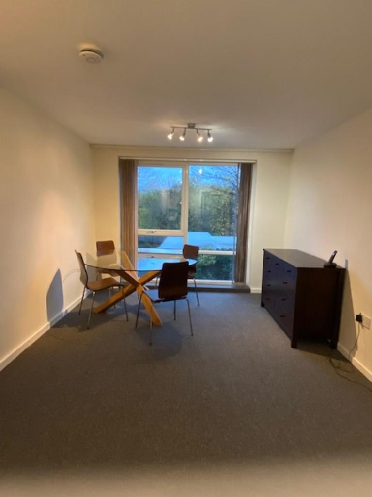 33 Spathfield Court, Holmfield Close 1 bed apartment £695 pcm (£160 pw)