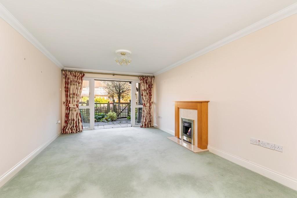 Wyke Mark, Dean Lane, Winchester, SO22 2 bed ground floor flat for sale