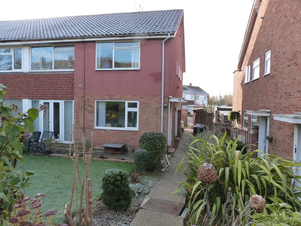 Fairways, Waltham Abbey 2 bed £1,200 pcm (£277 pw)