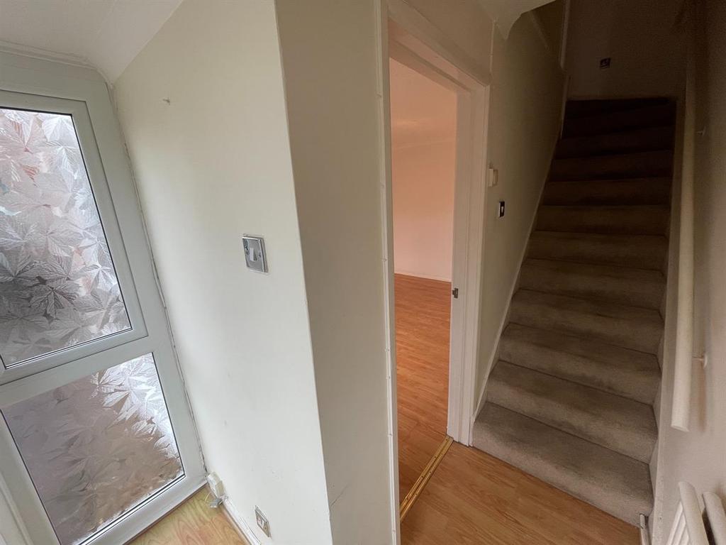 Hillrise Park, Clydach, Swansea 3 bed semidetached house £650 pcm (£