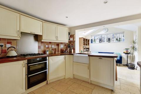 3 bedroom semi-detached house to rent, Crownpits Lane, Godalming GU7